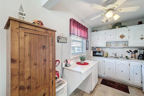 Condo in New Port Richey, Florida, 2 bedrooms  № 1855730 - photo 14