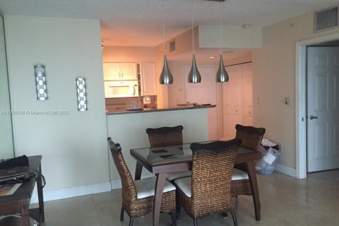 Condo in Miami, Florida, 1 bedroom  № 2053105 - photo 15
