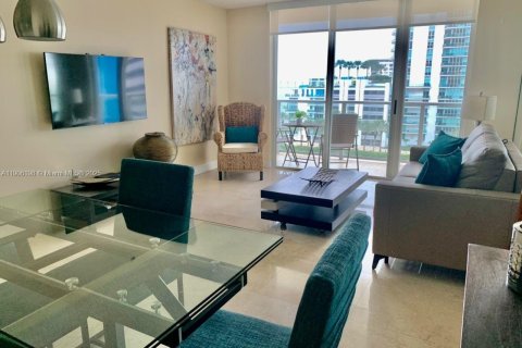Condo in Miami, Florida, 1 bedroom  № 2053105 - photo 3