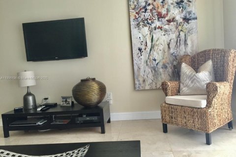 Condo in Miami, Florida, 1 bedroom  № 2053105 - photo 4