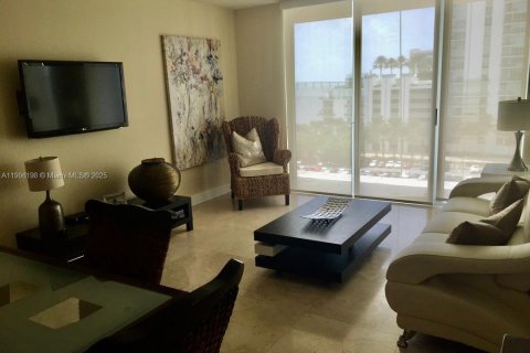 Condo in Miami, Florida, 1 bedroom  № 2053105 - photo 16