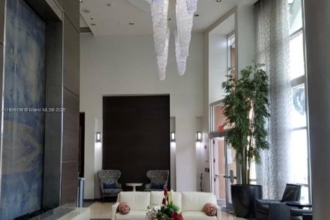 Condo in Miami, Florida, 1 bedroom  № 2053105 - photo 18