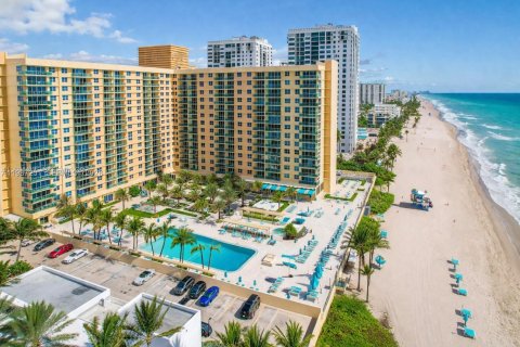 Copropriété à vendre à Hollywood, Floride: 1 chambre, 69.21 m2 № 2049734 - photo 10