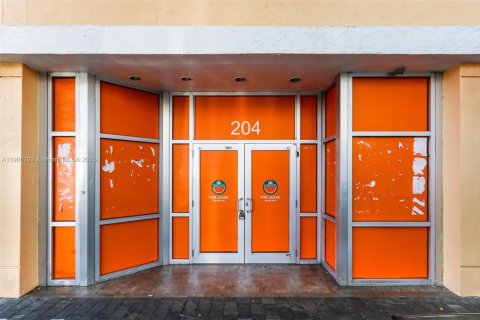 Commercial property in Coral Gables, Florida № 2158458 - photo 2