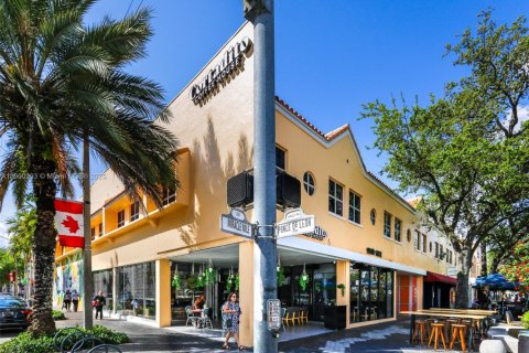 Commercial property in Coral Gables, Florida № 2158458