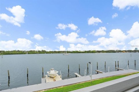Condominio en venta en Saint Petersburg, Florida, 2 dormitorios, 94.57 m2 № 2208277 - foto 19