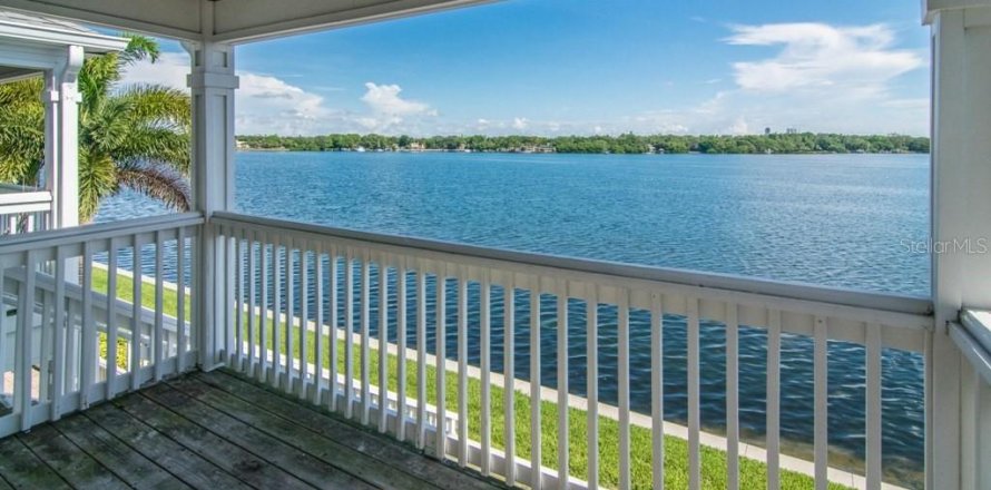 Condominio en Saint Petersburg, Florida, 2 dormitorios № 2208277