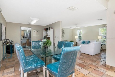 Commercial property in Seminole, Florida 4 bedrooms, 266.44 sq.m. № 2092058 - photo 8