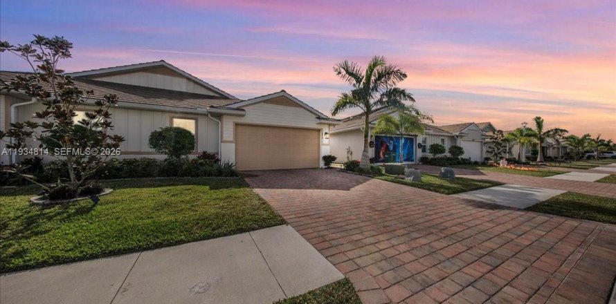 Дом в Нейплс, Флорида 2 спальни, 138.98м2 № 1997395