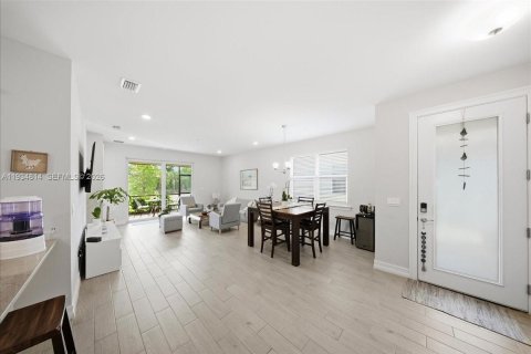 Купить виллу или дом в Нейплс, Флорида 2 спальни, 138.98м2, № 1997395 - фото 6