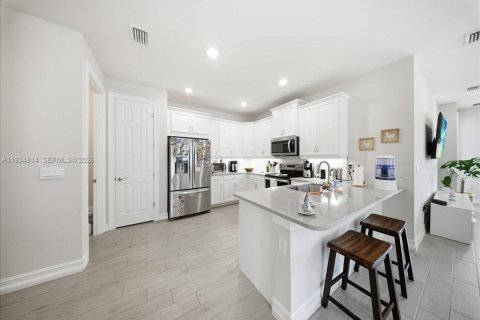 Купить виллу или дом в Нейплс, Флорида 2 спальни, 138.98м2, № 1997395 - фото 21