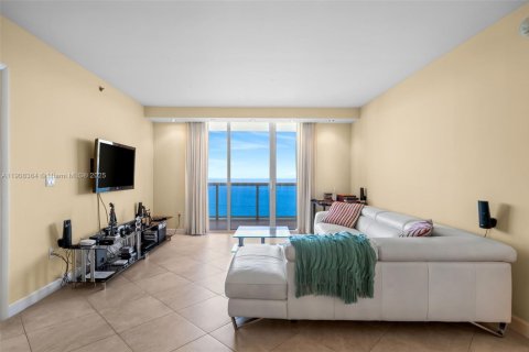 Condo à Hallandale Beach, Floride, 3 chambres  № 2016693