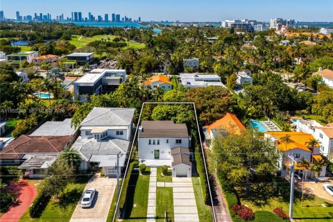 Villa ou maison à Miami Beach, Floride 4 chambres, 227.8 m2 № 2153430