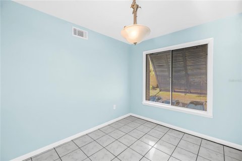 Condo in Saint Petersburg, Florida, 2 bedrooms № 2206082 - photo 11
