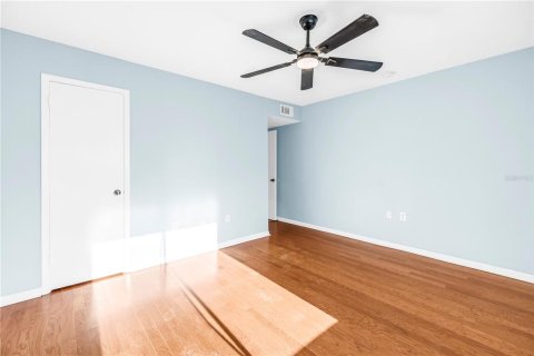 Condo in Saint Petersburg, Florida, 2 bedrooms № 2206082 - photo 21
