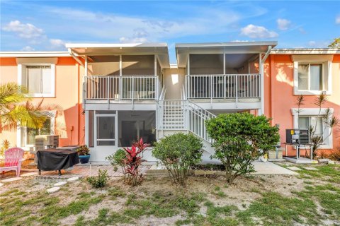 Condo in Saint Petersburg, Florida, 2 bedrooms № 2206082 - photo 30