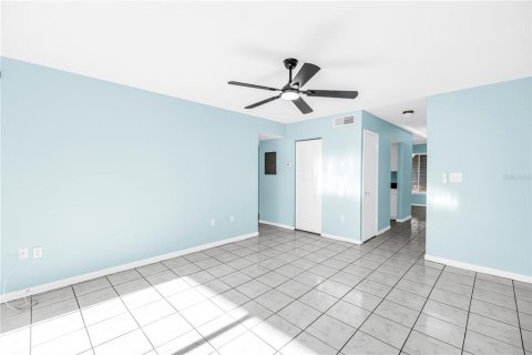 Condo in Saint Petersburg, Florida, 2 bedrooms № 2206082 - photo 4