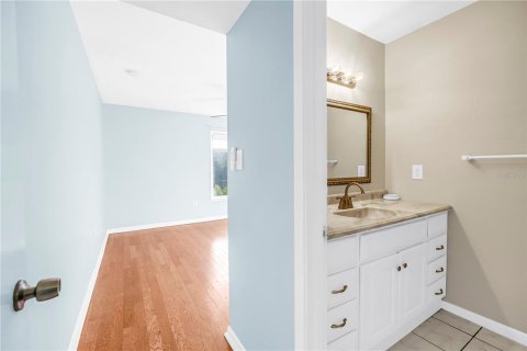 Condo in Saint Petersburg, Florida, 2 bedrooms № 2206082 - photo 19
