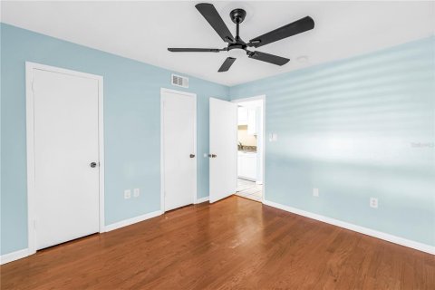 Condo in Saint Petersburg, Florida, 2 bedrooms № 2206082 - photo 15