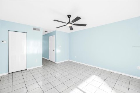 Condo in Saint Petersburg, Florida, 2 bedrooms № 2206082 - photo 5