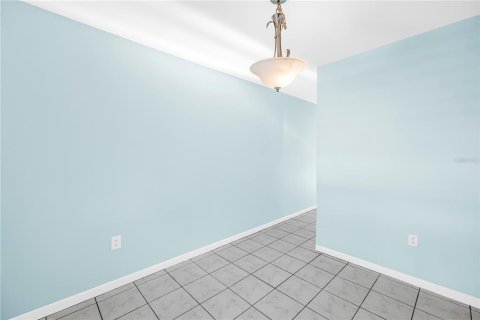 Condo in Saint Petersburg, Florida, 2 bedrooms № 2206082 - photo 12