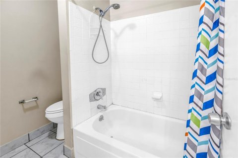 Condo in Saint Petersburg, Florida, 2 bedrooms № 2206082 - photo 23