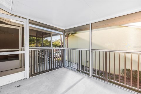 Condo in Saint Petersburg, Florida, 2 bedrooms № 2206082 - photo 24