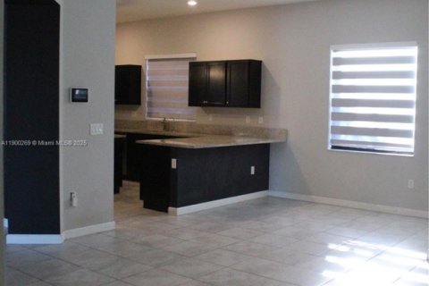 House in Homestead, Florida 4 bedrooms, 277.78 sq.m. № 1953790 - photo 16