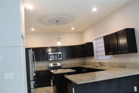 House in Homestead, Florida 4 bedrooms, 277.78 sq.m. № 1953790 - photo 9