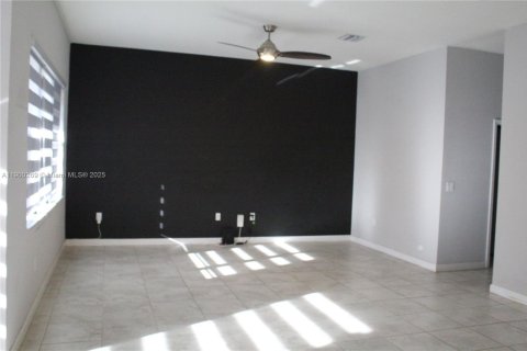 House in Homestead, Florida 4 bedrooms, 277.78 sq.m. № 1953790 - photo 15
