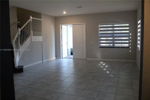 House in Homestead, Florida 4 bedrooms, 277.78 sq.m. № 1953790 - photo 13