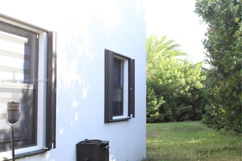 House in Homestead, Florida 4 bedrooms, 277.78 sq.m. № 1953790 - photo 6