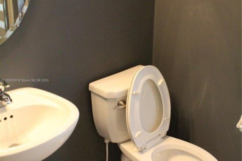 House in Homestead, Florida 4 bedrooms, 277.78 sq.m. № 1953790 - photo 18