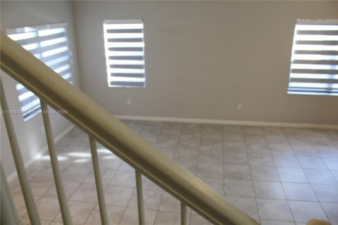 House in Homestead, Florida 4 bedrooms, 277.78 sq.m. № 1953790 - photo 25