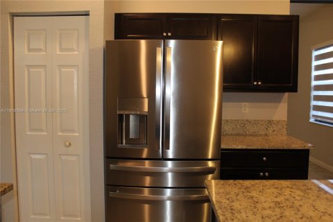 House in Homestead, Florida 4 bedrooms, 277.78 sq.m. № 1953790 - photo 11