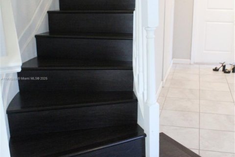 House in Homestead, Florida 4 bedrooms, 277.78 sq.m. № 1953790 - photo 23