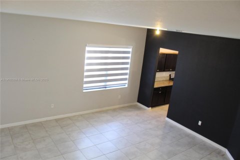 House in Homestead, Florida 4 bedrooms, 277.78 sq.m. № 1953790 - photo 28