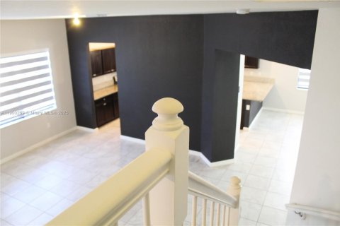 House in Homestead, Florida 4 bedrooms, 277.78 sq.m. № 1953790 - photo 20
