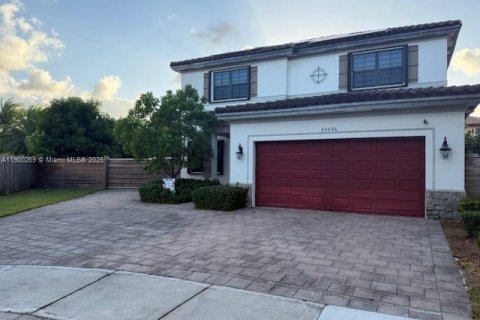 House in Homestead, Florida 4 bedrooms, 277.78 sq.m. № 1953790 - photo 1