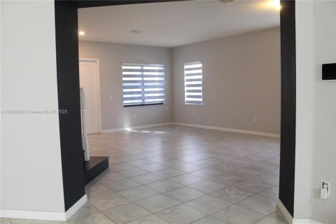 House in Homestead, Florida 4 bedrooms, 277.78 sq.m. № 1953790 - photo 30
