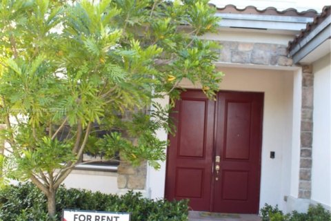 House in Homestead, Florida 4 bedrooms, 277.78 sq.m. № 1953790 - photo 5