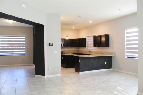 House in Homestead, Florida 4 bedrooms, 277.78 sq.m. № 1953790 - photo 26