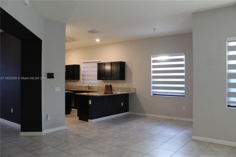 House in Homestead, Florida 4 bedrooms, 277.78 sq.m. № 1953790 - photo 29