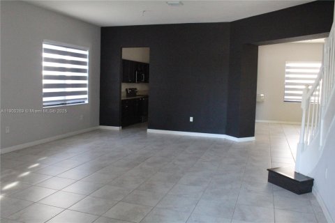 House in Homestead, Florida 4 bedrooms, 277.78 sq.m. № 1953790 - photo 14