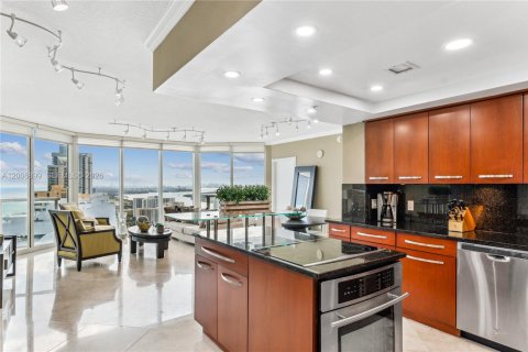 Copropriété à louer à Sunny Isles Beach, Floride: 2 chambres, 132.2 m2 № 2154481 - photo 13