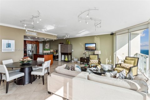Copropriété à louer à Sunny Isles Beach, Floride: 2 chambres, 132.2 m2 № 2154481 - photo 11