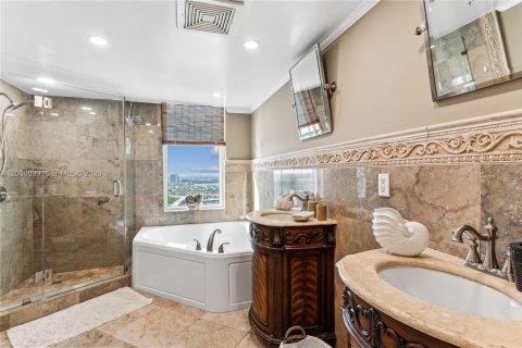 Copropriété à louer à Sunny Isles Beach, Floride: 2 chambres, 132.2 m2 № 2154481 - photo 8
