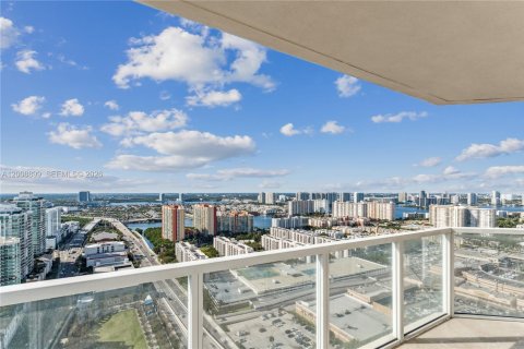 Copropriété à louer à Sunny Isles Beach, Floride: 2 chambres, 132.2 m2 № 2154481 - photo 10
