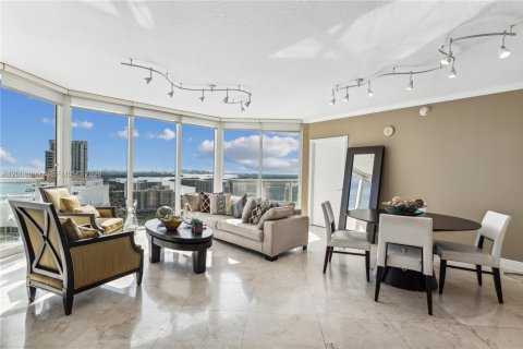 Copropriété à louer à Sunny Isles Beach, Floride: 2 chambres, 132.2 m2 № 2154481 - photo 2