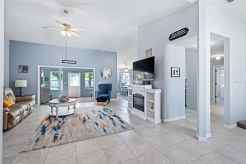 Casa en venta en Palm Coast, Florida, 3 dormitorios, 196.77 m2 № 2418510 - foto 4